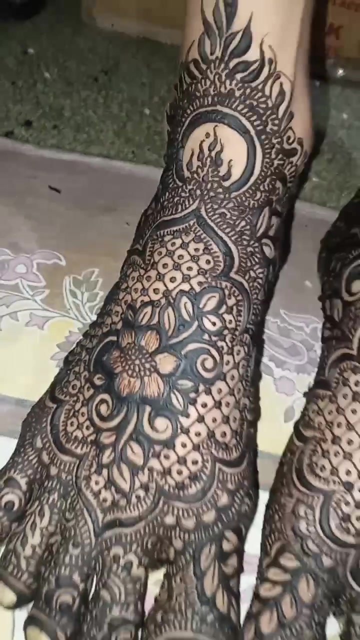 @Mehndi design by Nabahat
