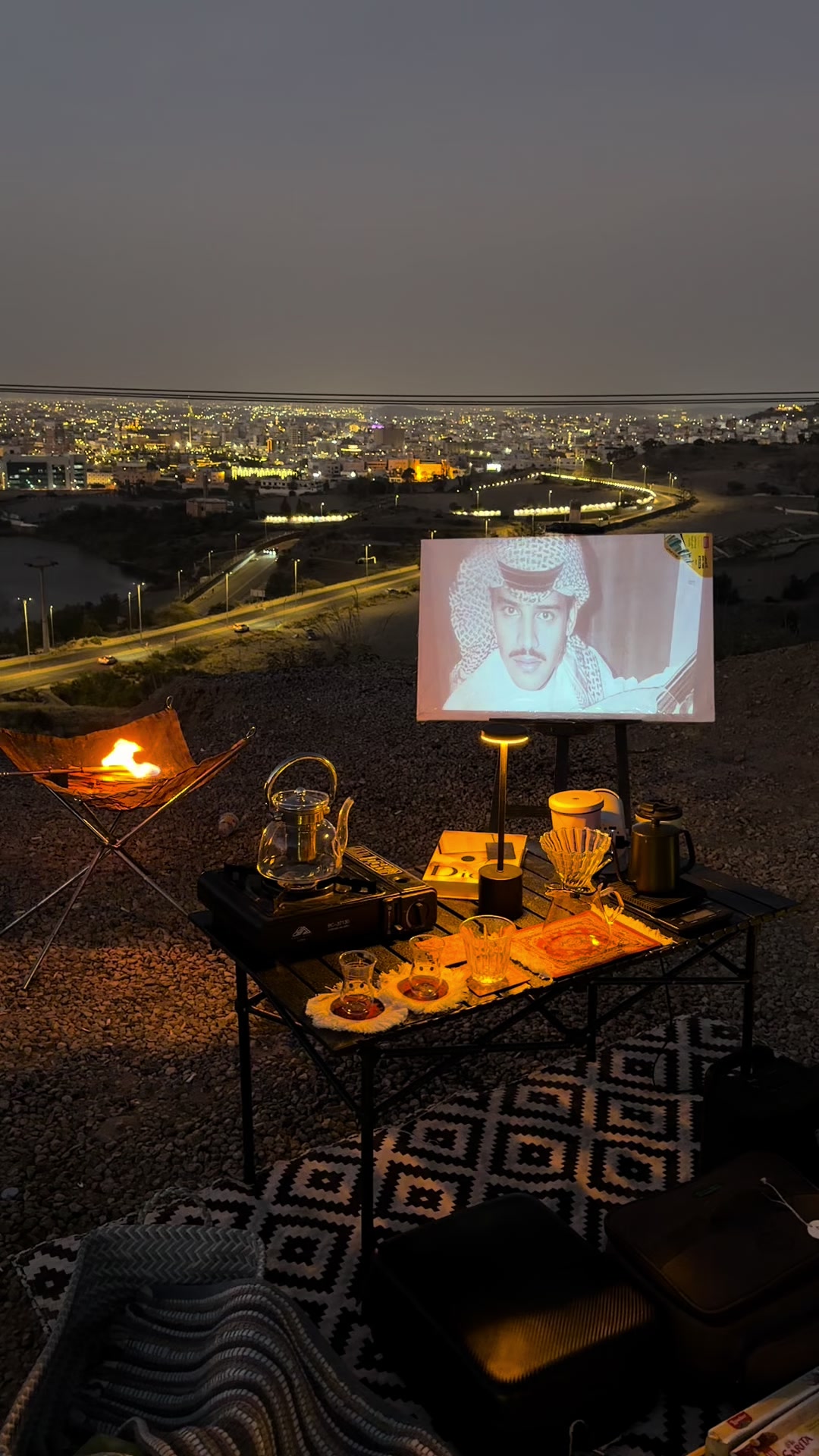 @جلسه وقمرا ⛺️🌌