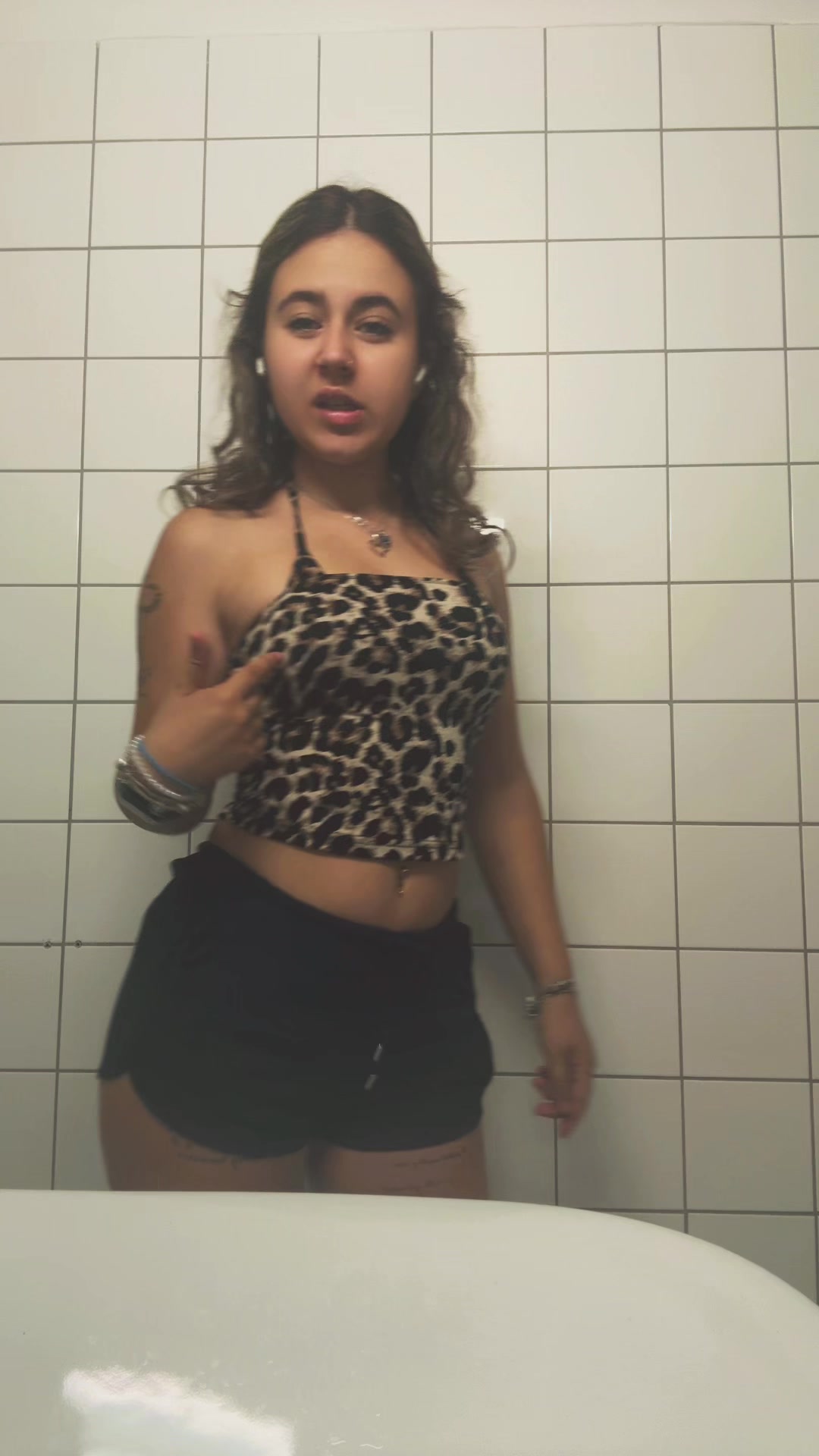 @leonie