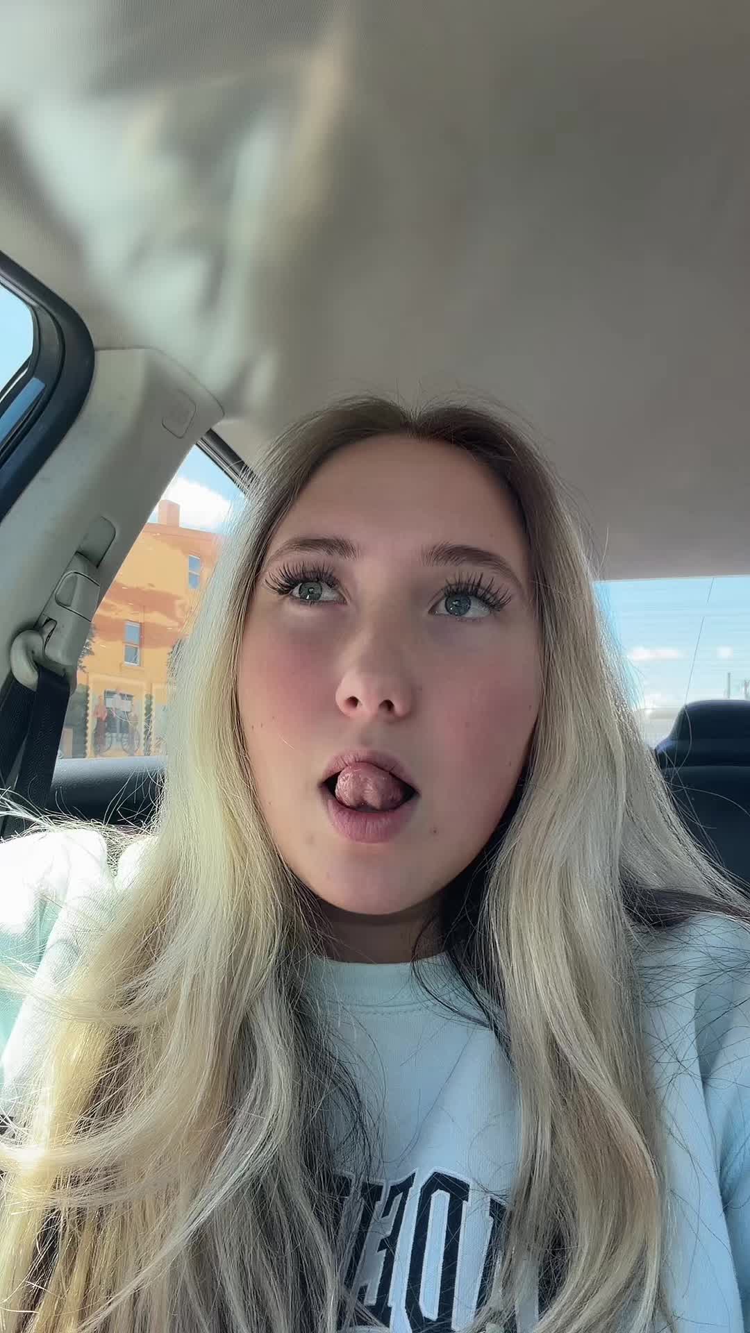 @olivia.