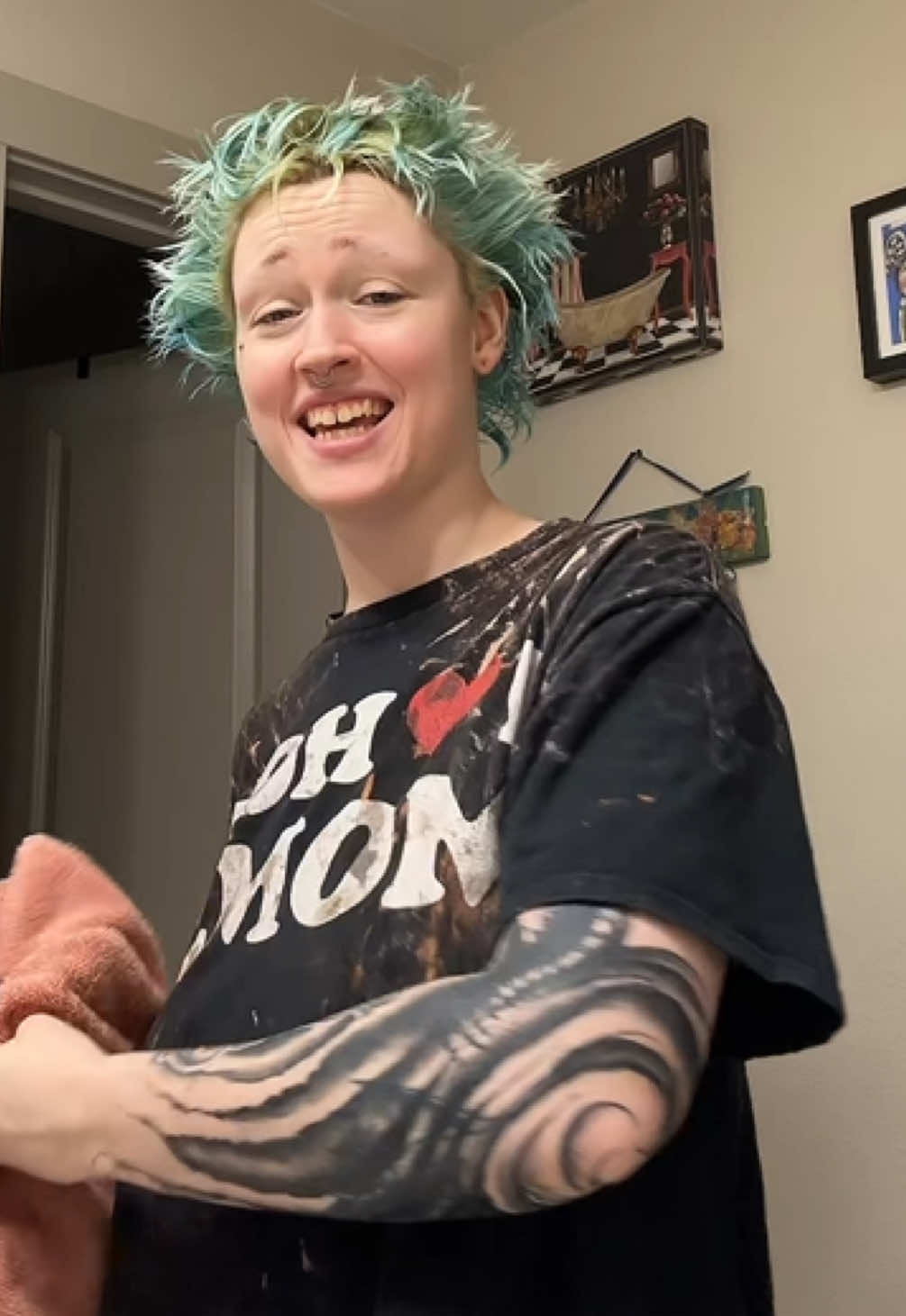 @;-;