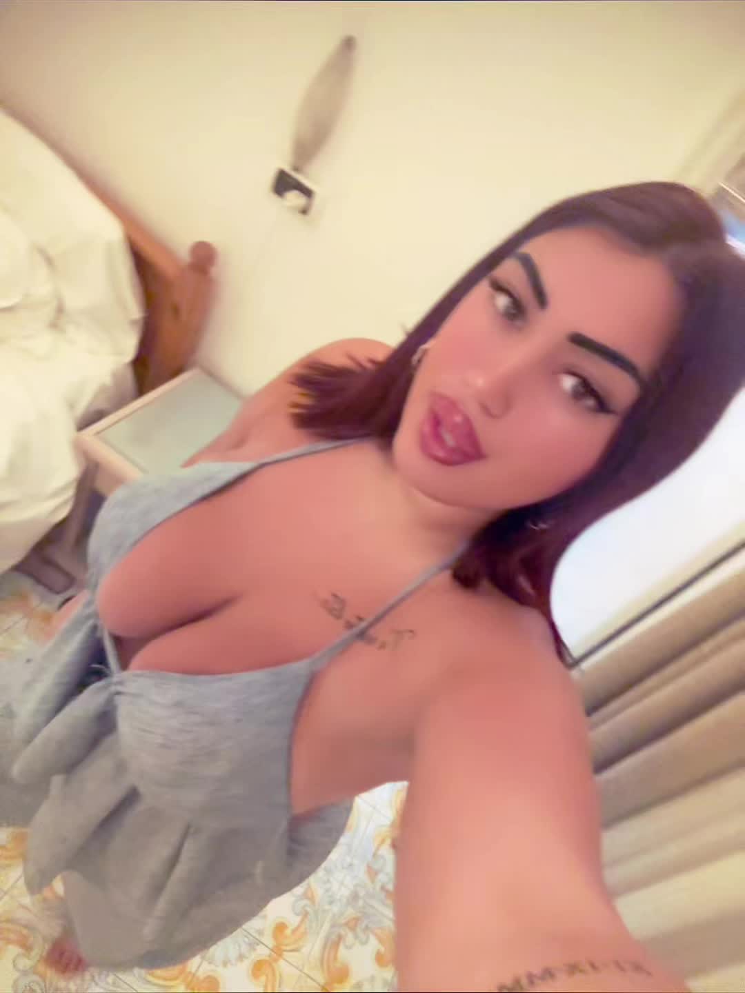 @_rosypetrone_
