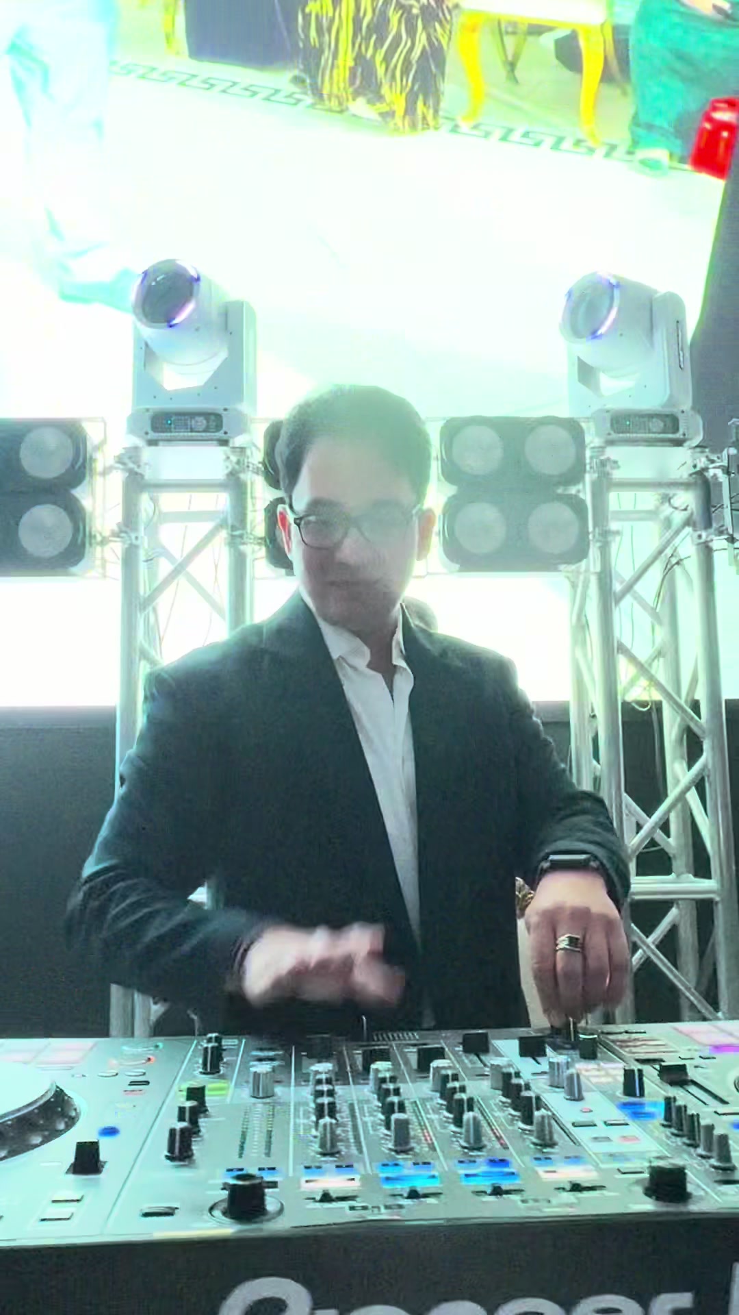 @DJ Gowshut