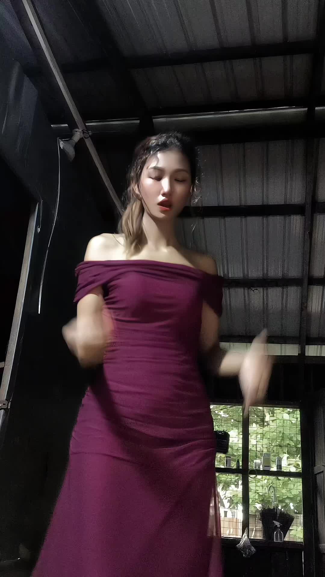 @🫦
