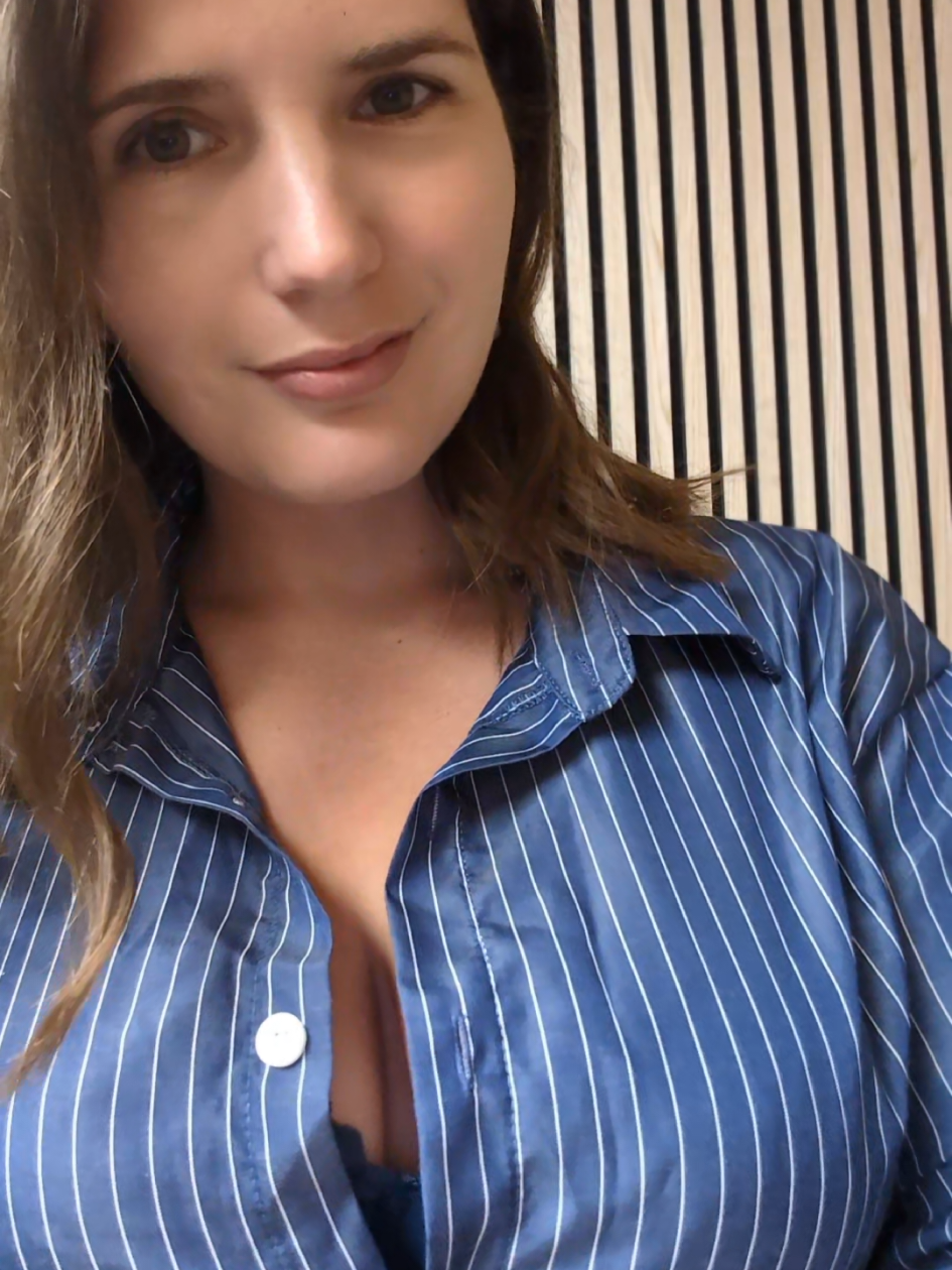 @justme-elena