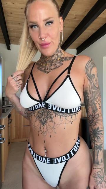 @Lara_cumkitten