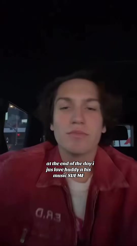 @𝘤𝘩𝘢𝘴𝘦 𝘧𝘰𝘭𝘭𝘰𝘸𝘴<3