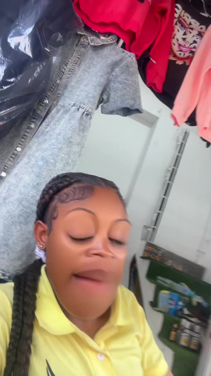 @niaabaee__