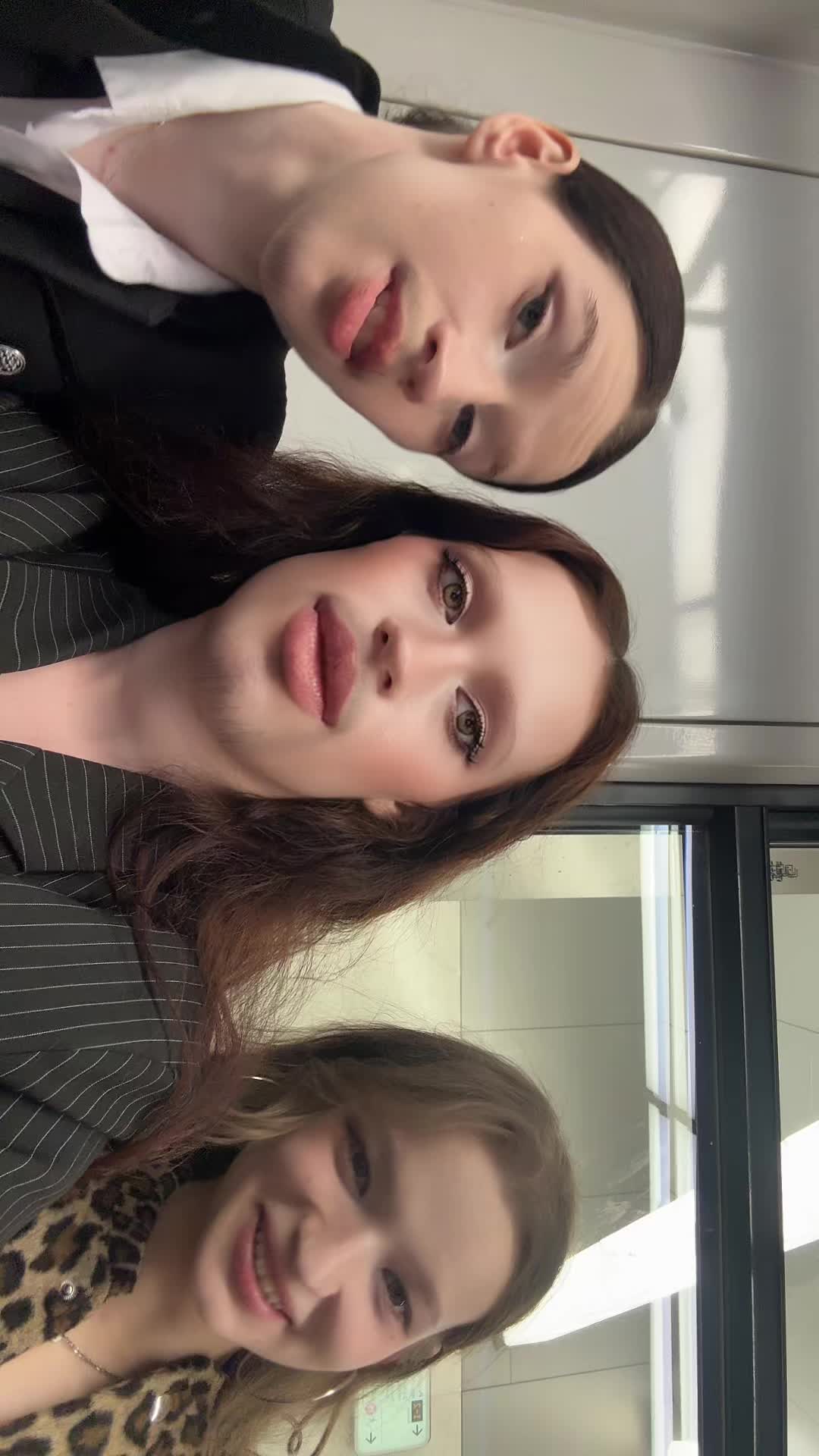 @sannyv_