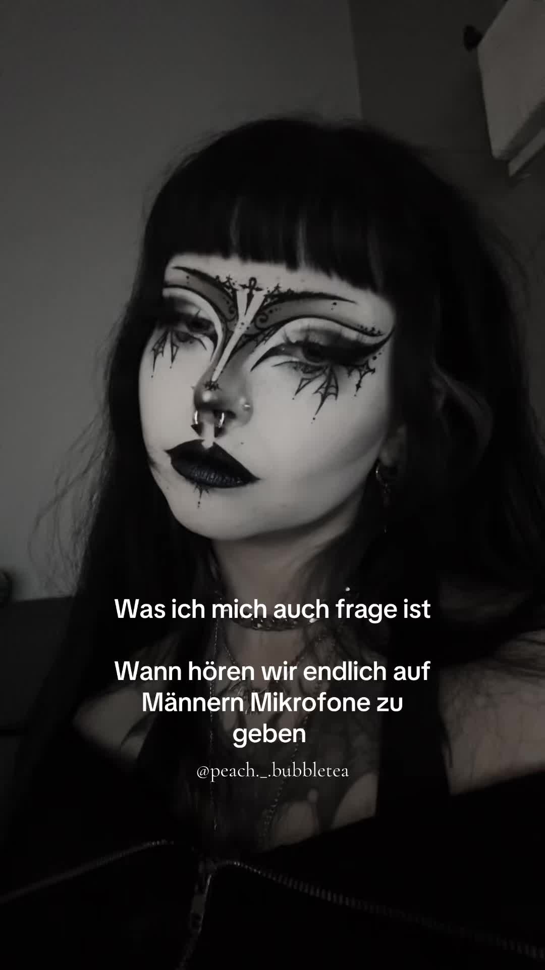 @Julie🕷️