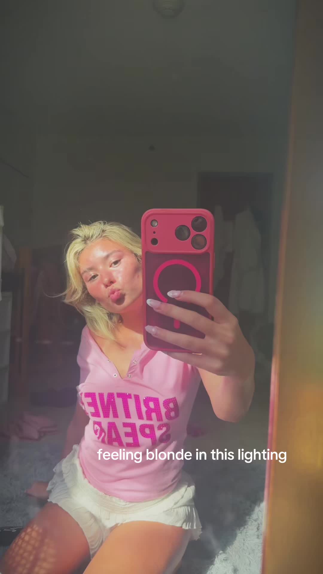 @blonde.dinasour