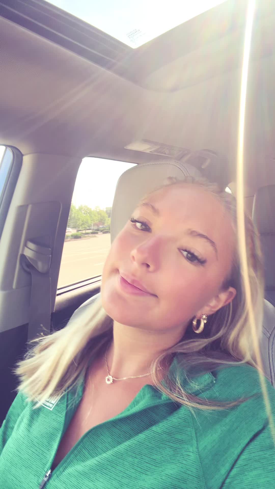 @catie 🤗🪩🥳🐬🌈☀️👸🏼🦄🪄👻