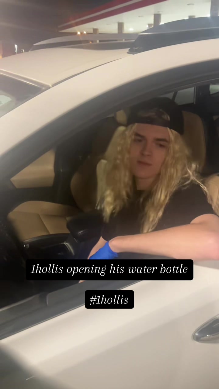 @1hollis