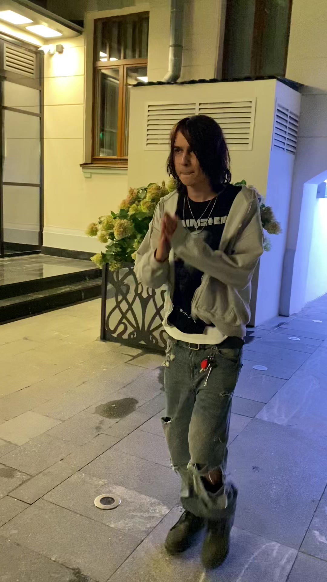 @1shitker