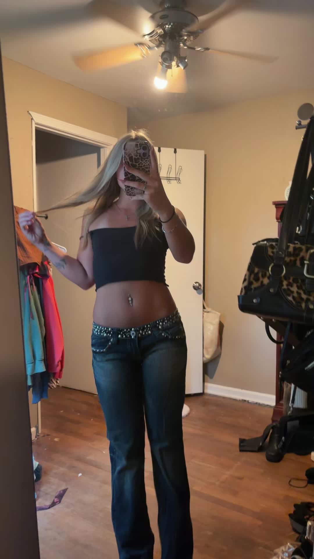 @1iv1ngdeadg1rl
