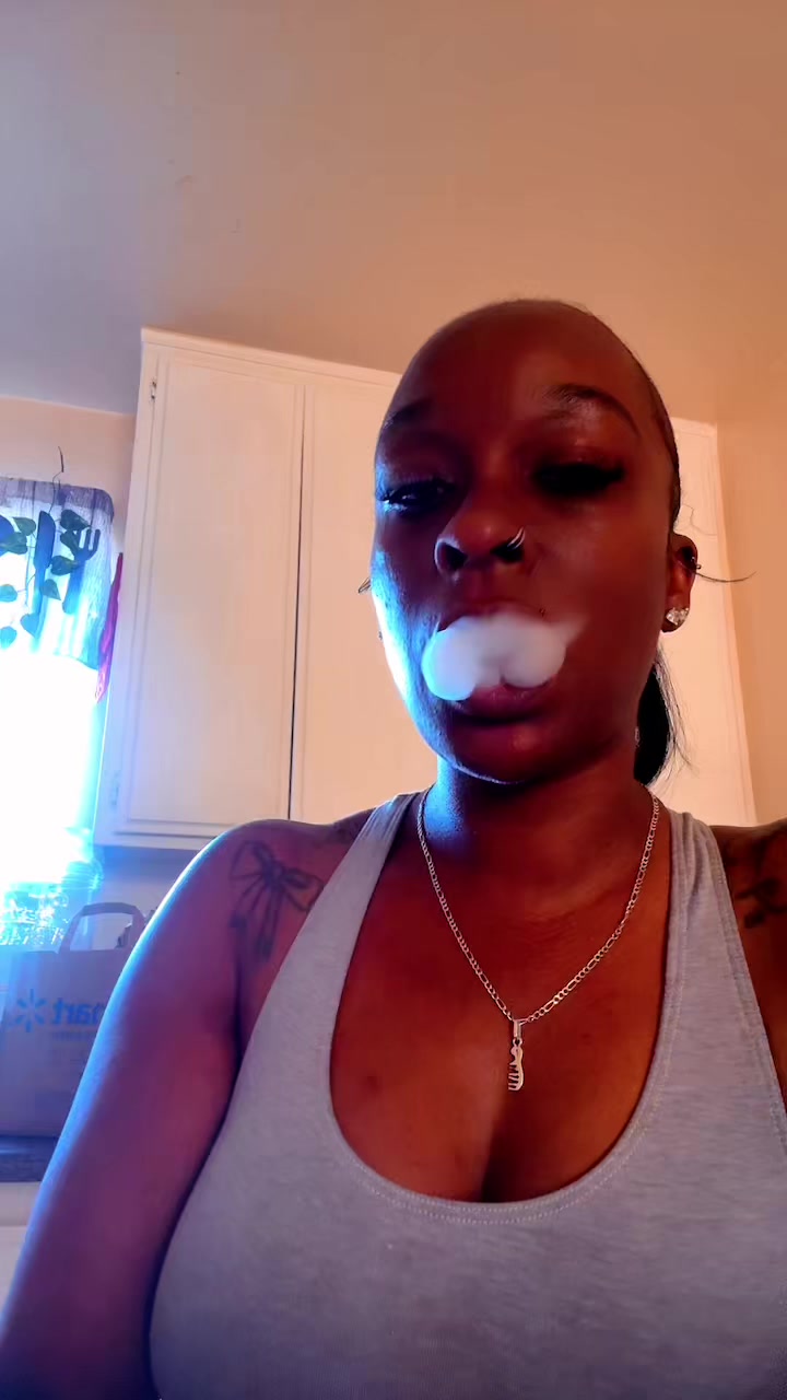 @BlackHelloKity