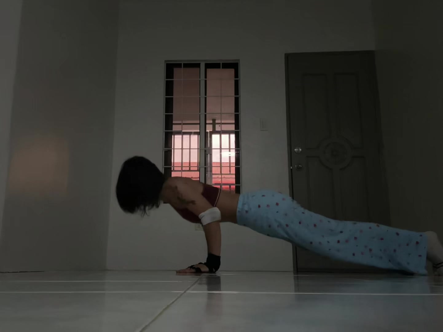 @⃟