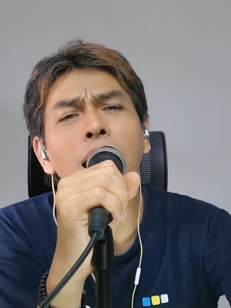 @Toni