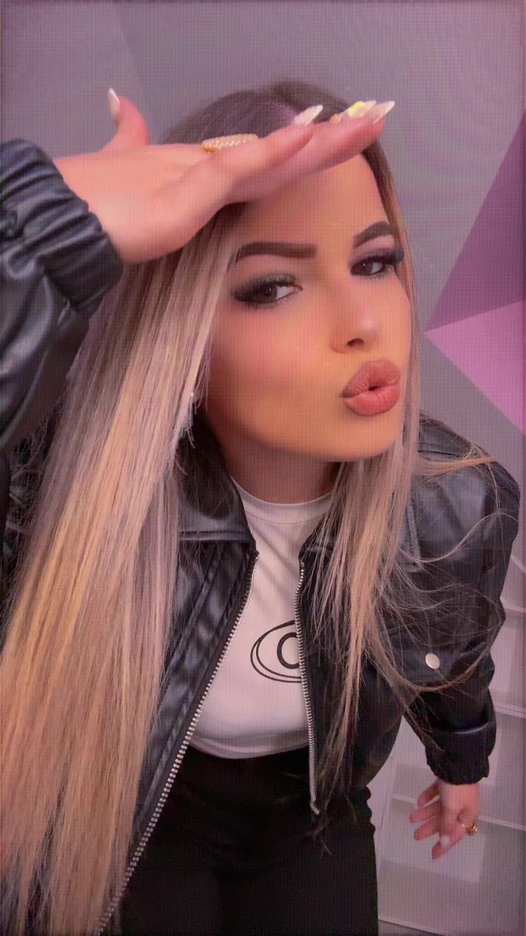 @LOLITA 🍒