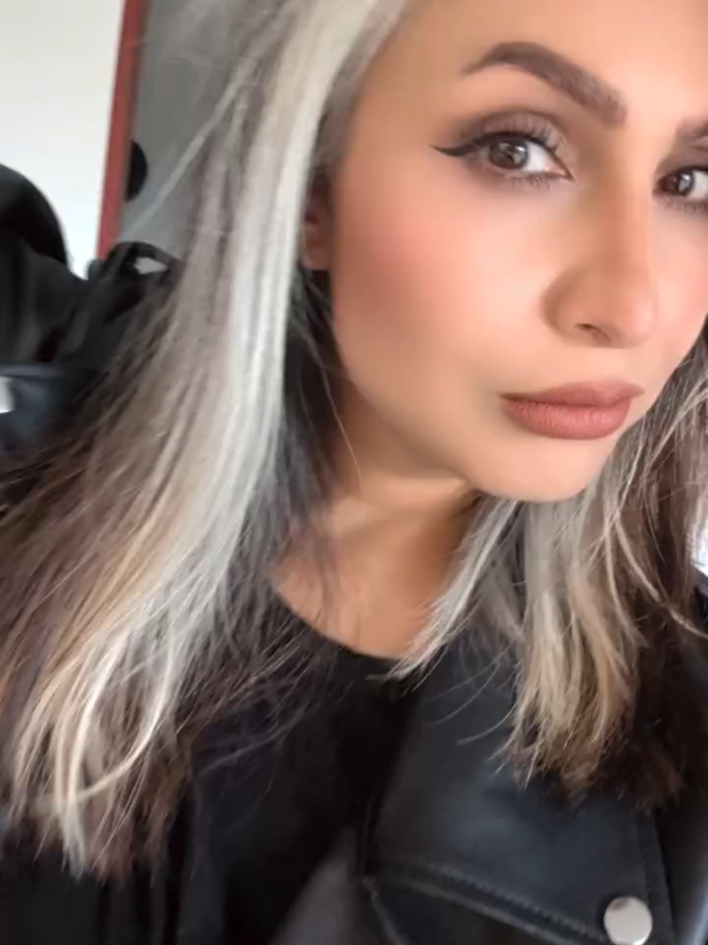 @Elli_888♋️