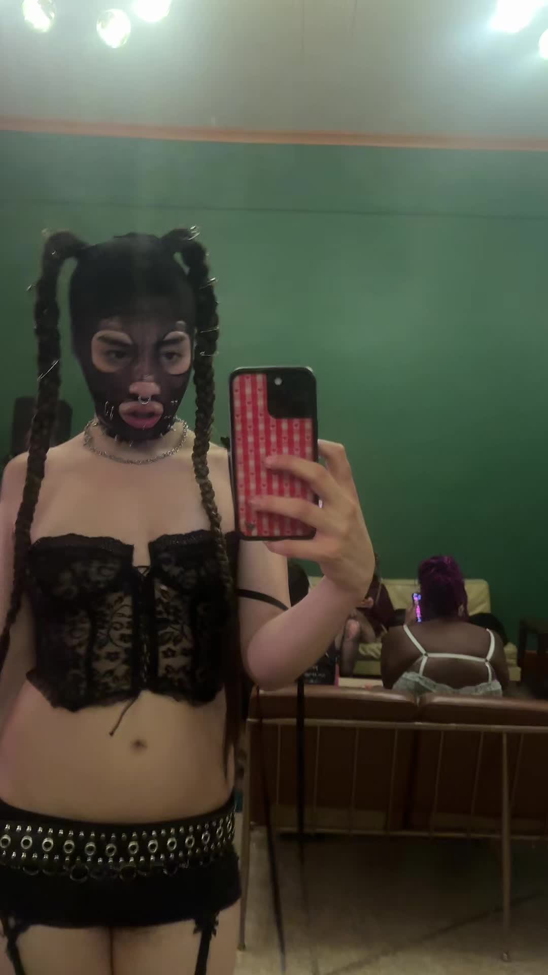 @r3algrl