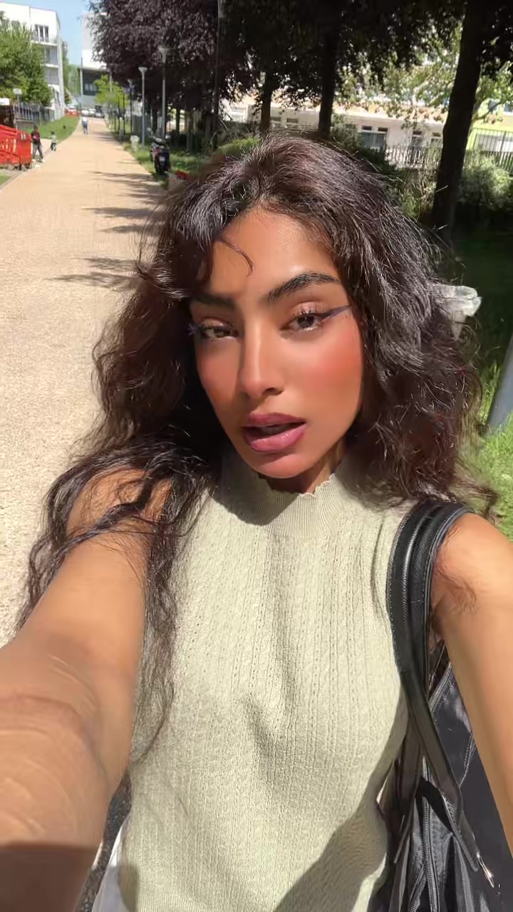 @Anishba 🌺🤍