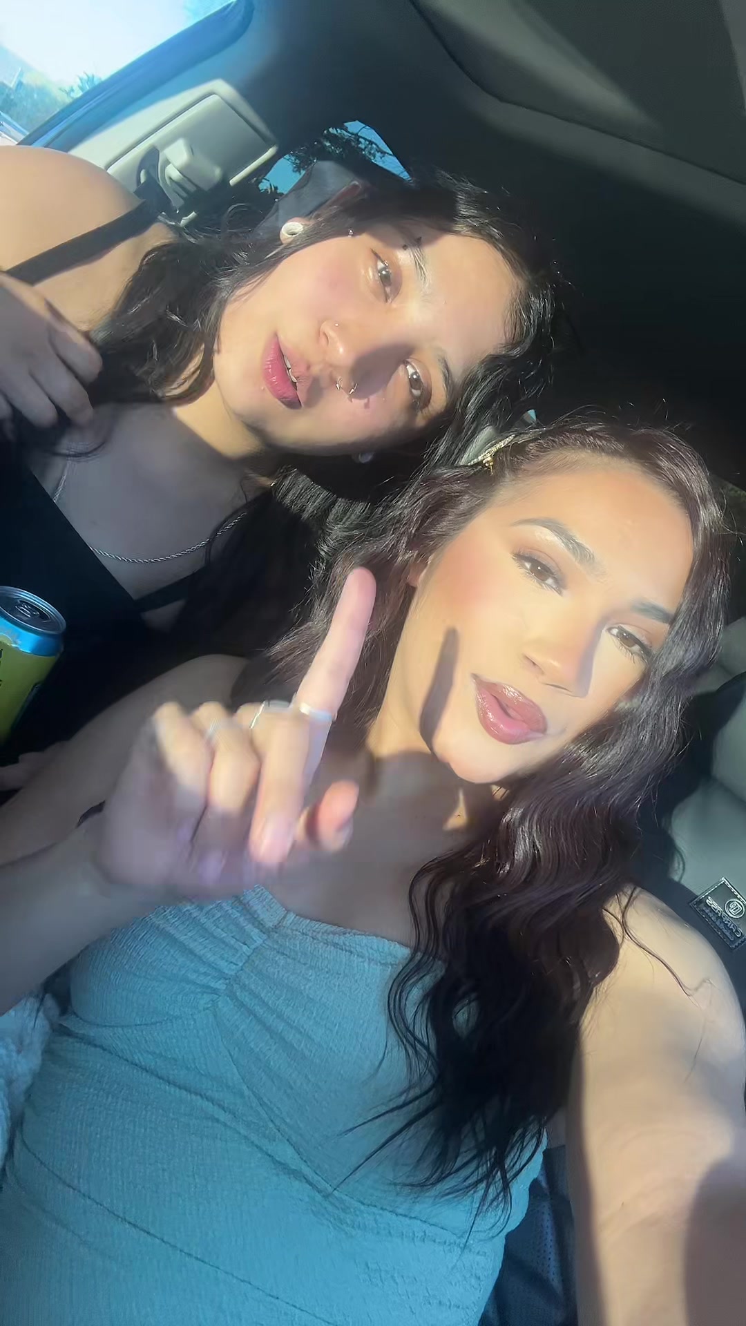 @𐦍