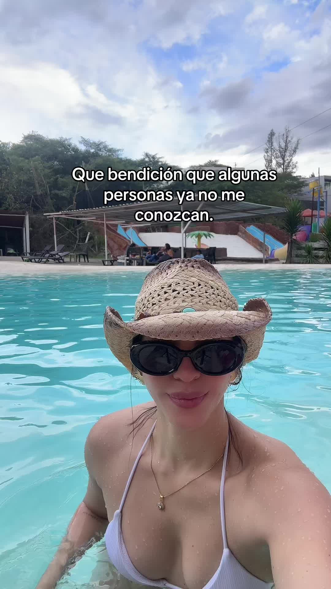 @kellysferrr