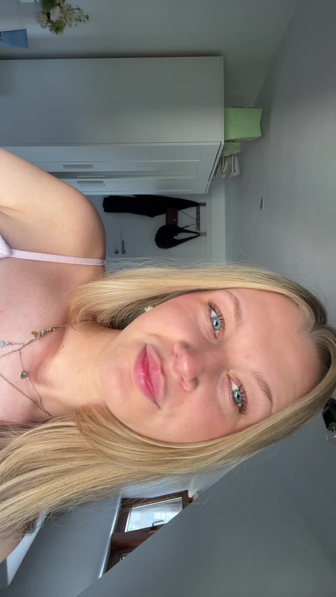@𝐞𝐦𝐦𝐚