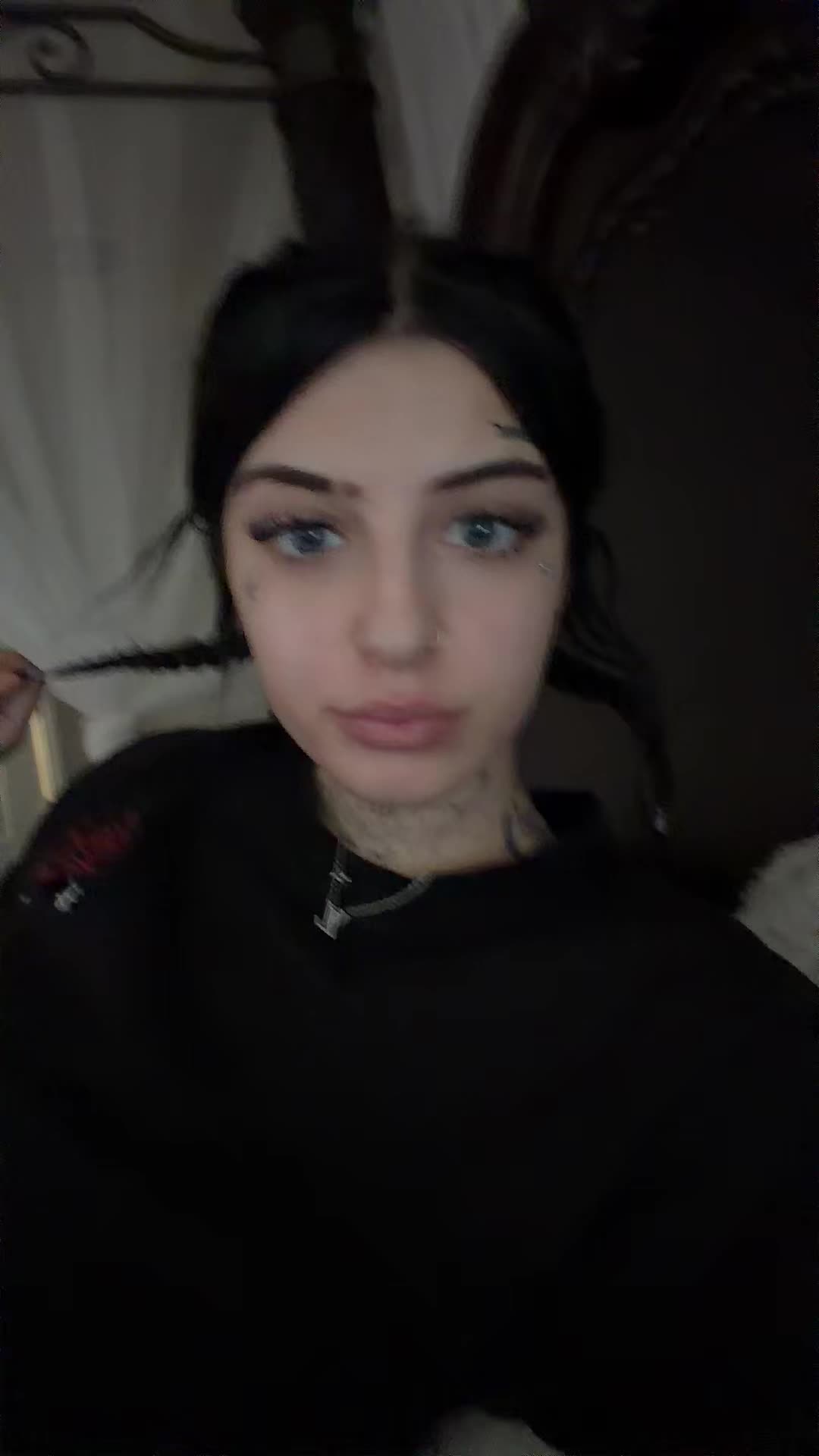 @Lilyrrrose