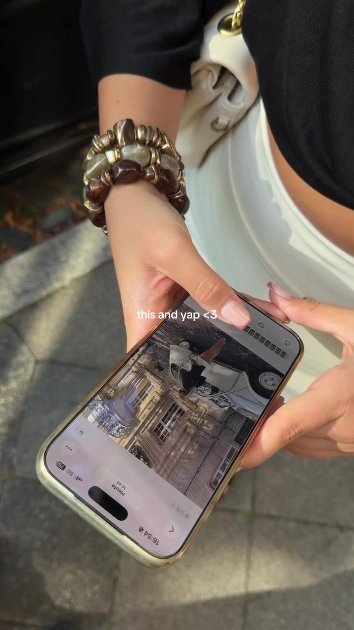 @Lara🤍