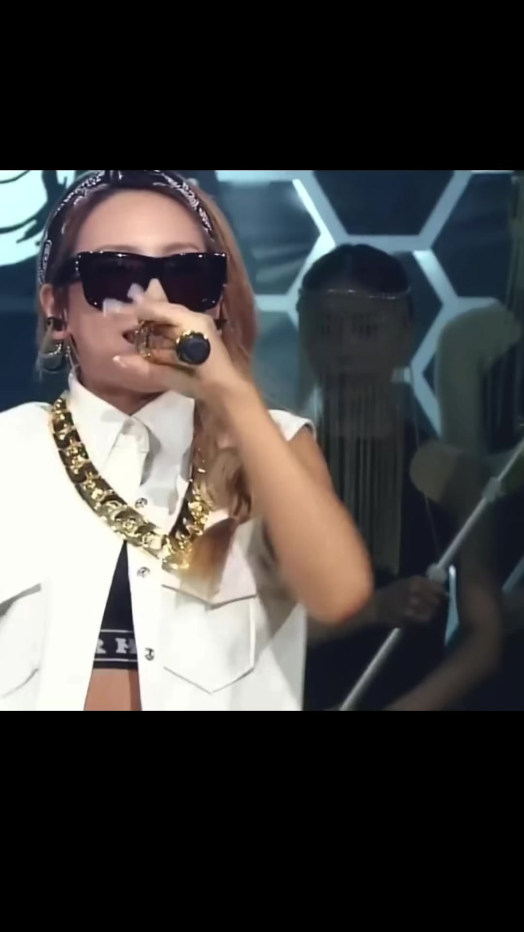 @2ne1