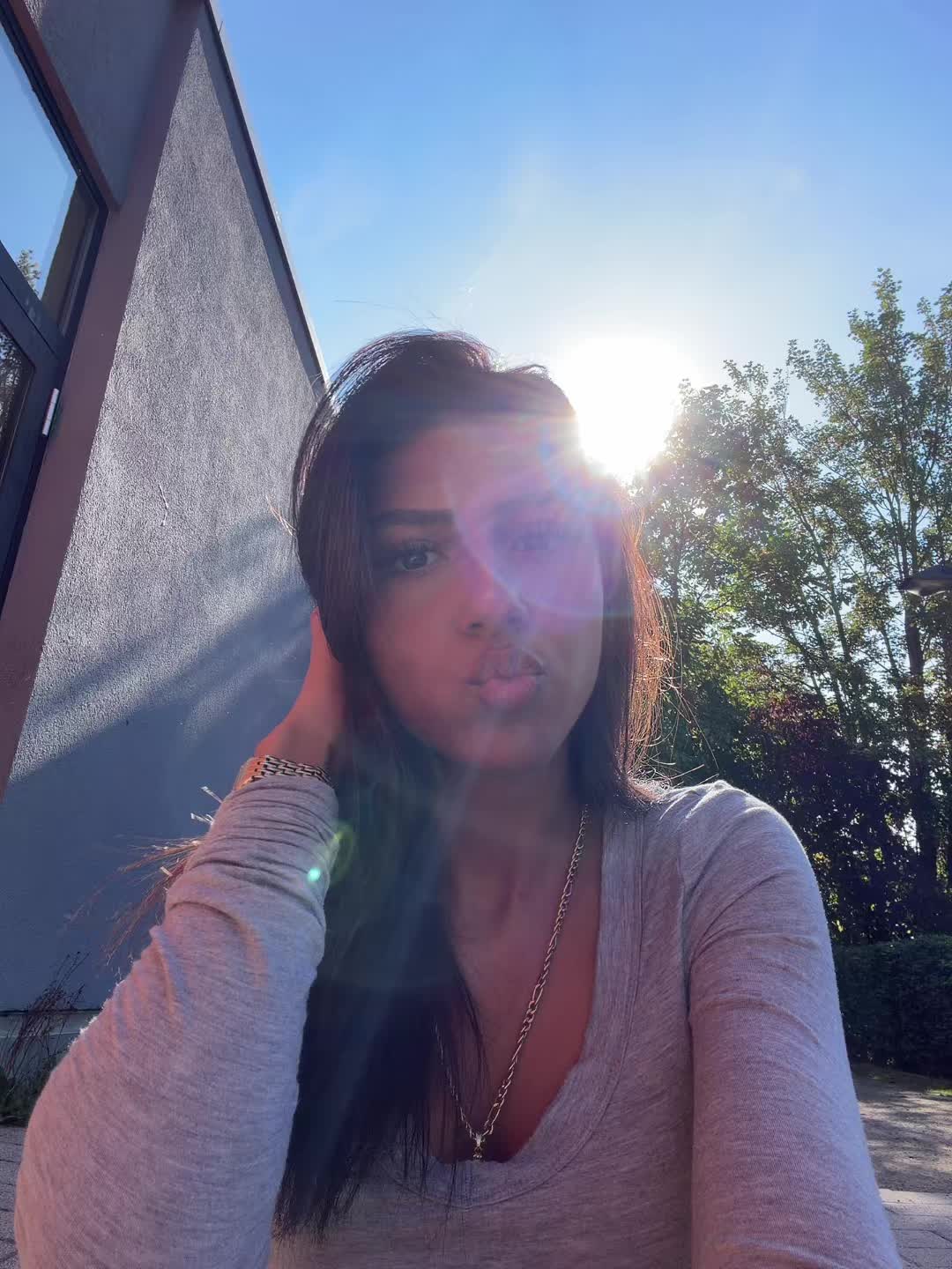 @𝐋𝐔𝐃𝐖𝐈𝐆𝐒𝐁𝐔𝐑𝐆✌🏽