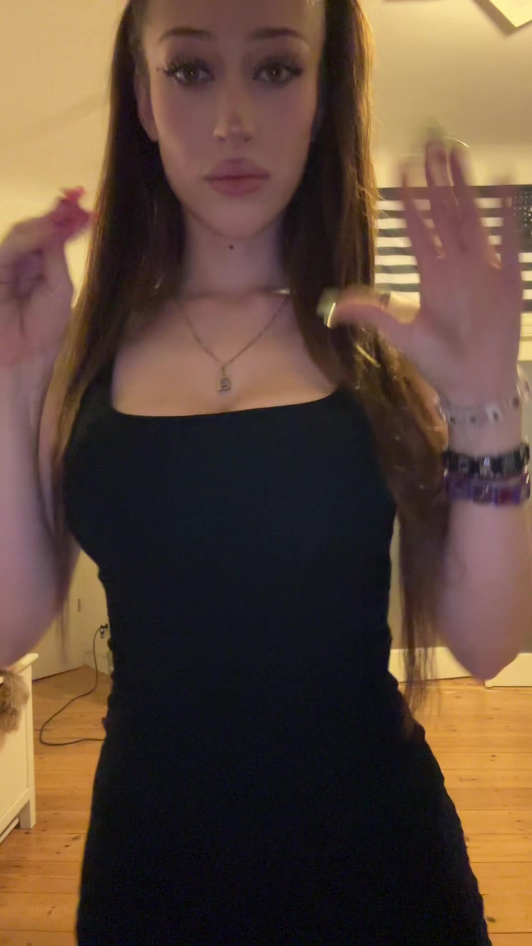@hellcazlookneon