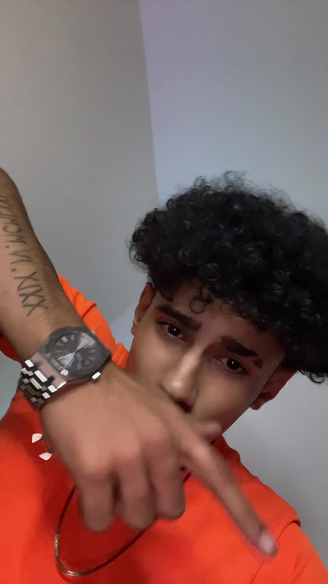@S 1 N 0🦖