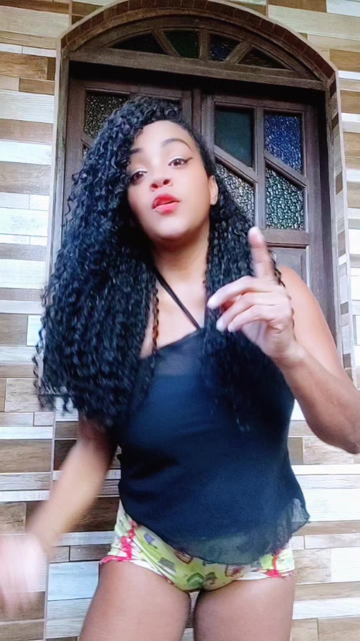 @Lucy a guria do short sexy