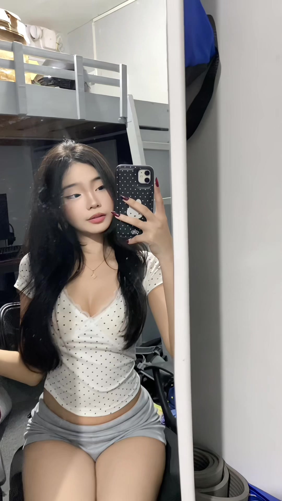 @𝒴
