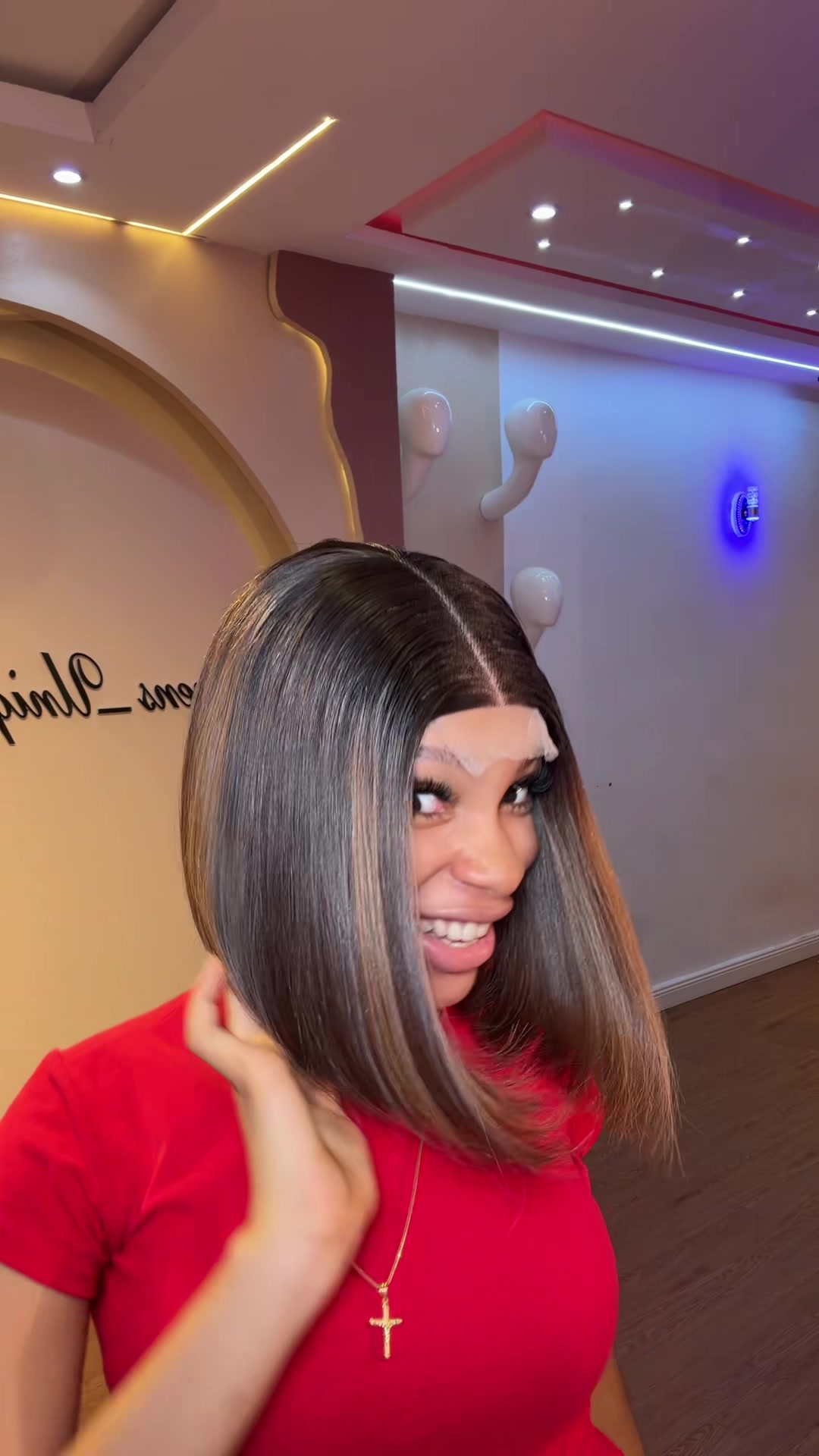 @Queens_unique_hairs