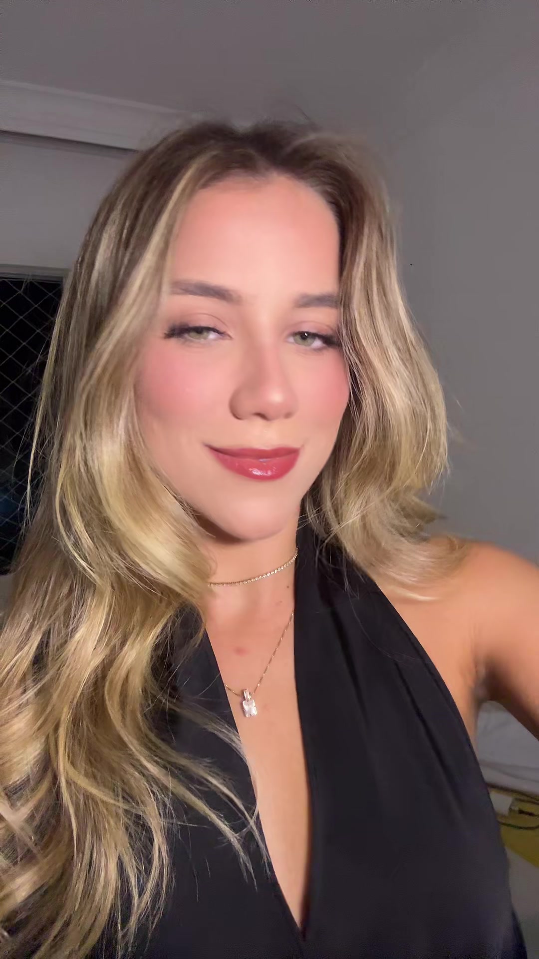 @LARISSA