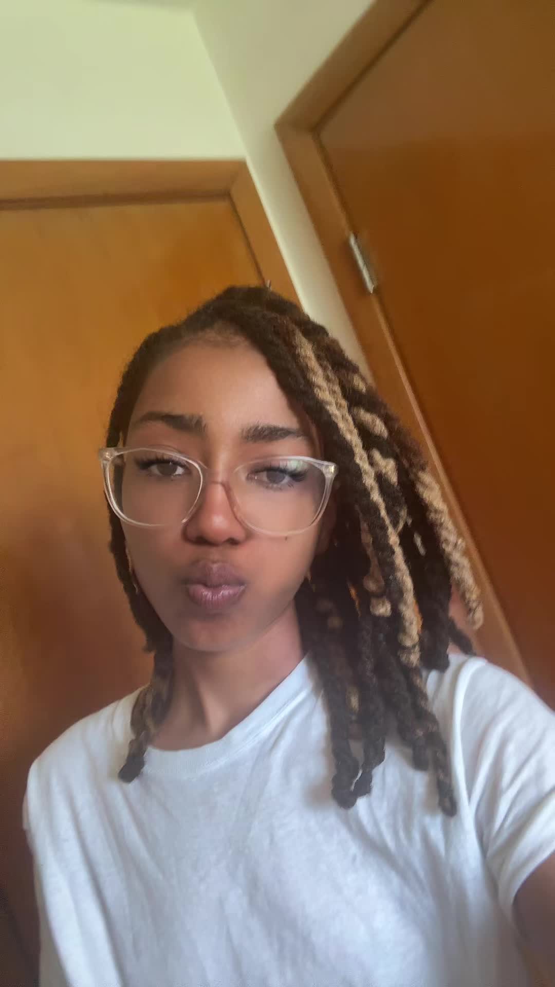 @QueenEyeDivine