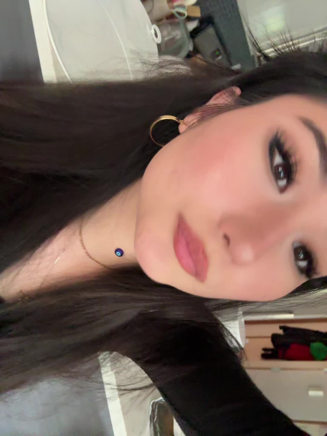 @minëk