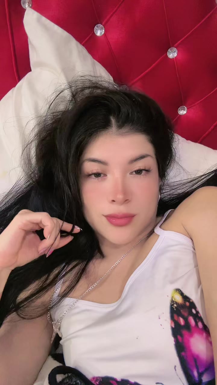 @Selena  Buste