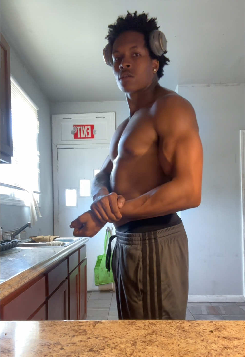 @LT