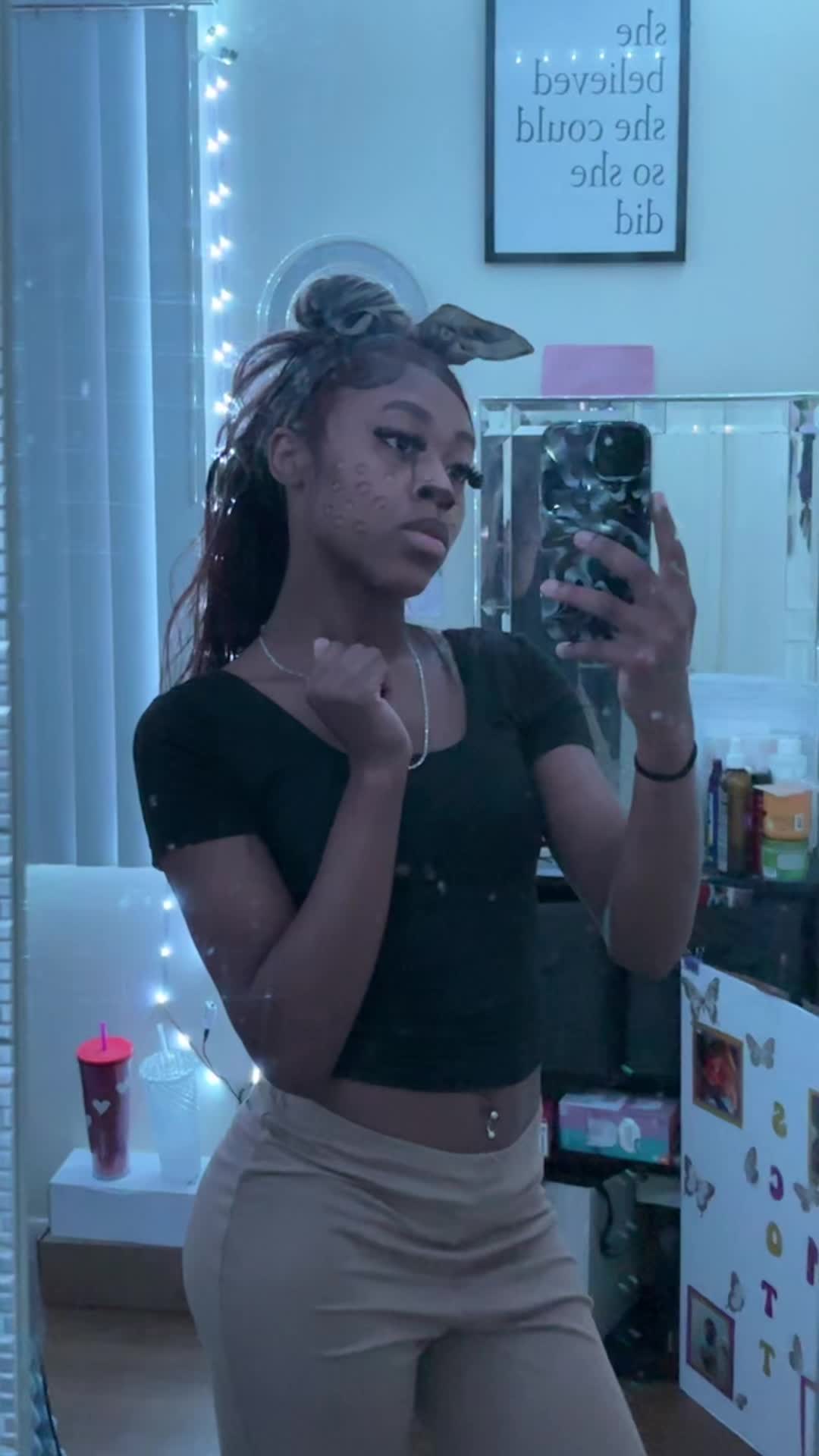 @tinyy 💋💸.