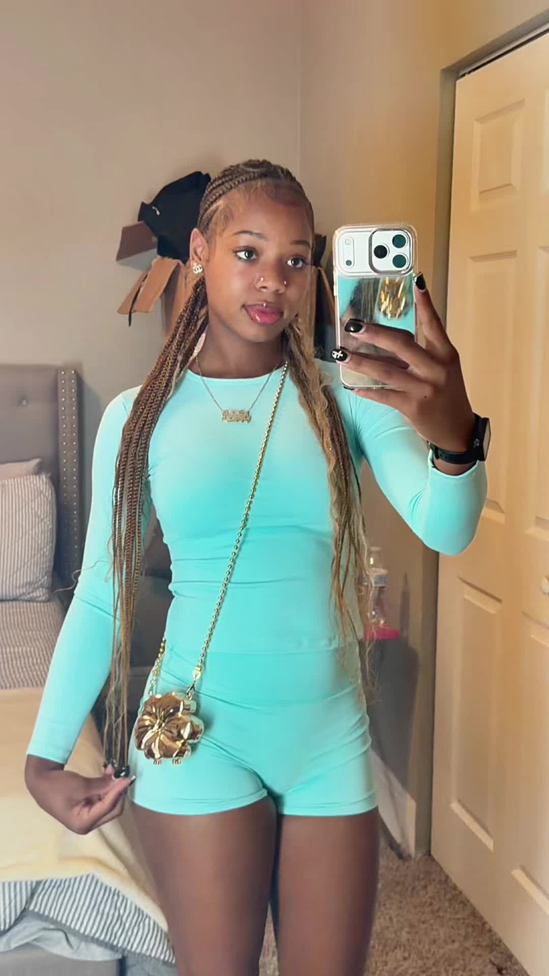 @veahmoniek