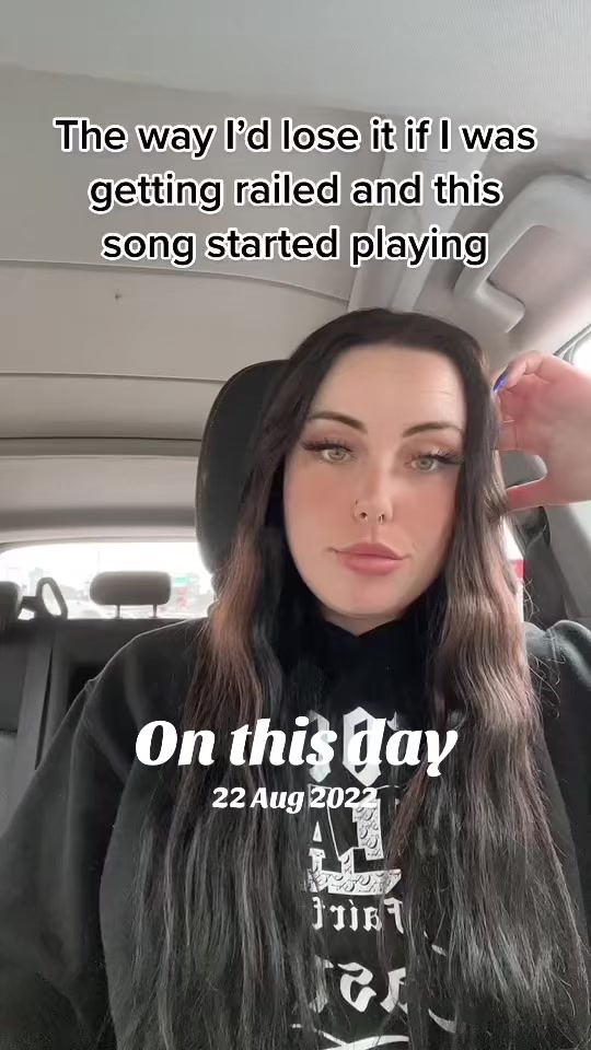 @LEASHBIAN 😈