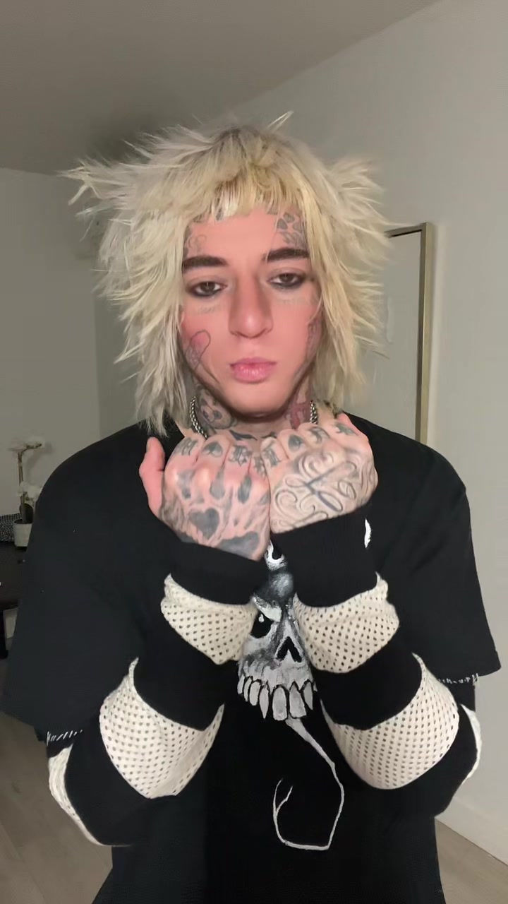 @★𝙝𝙚𝙡𝙡𝙤𝙠𝙞𝙩𝙩𝙮𝙗𝙤𝙞★