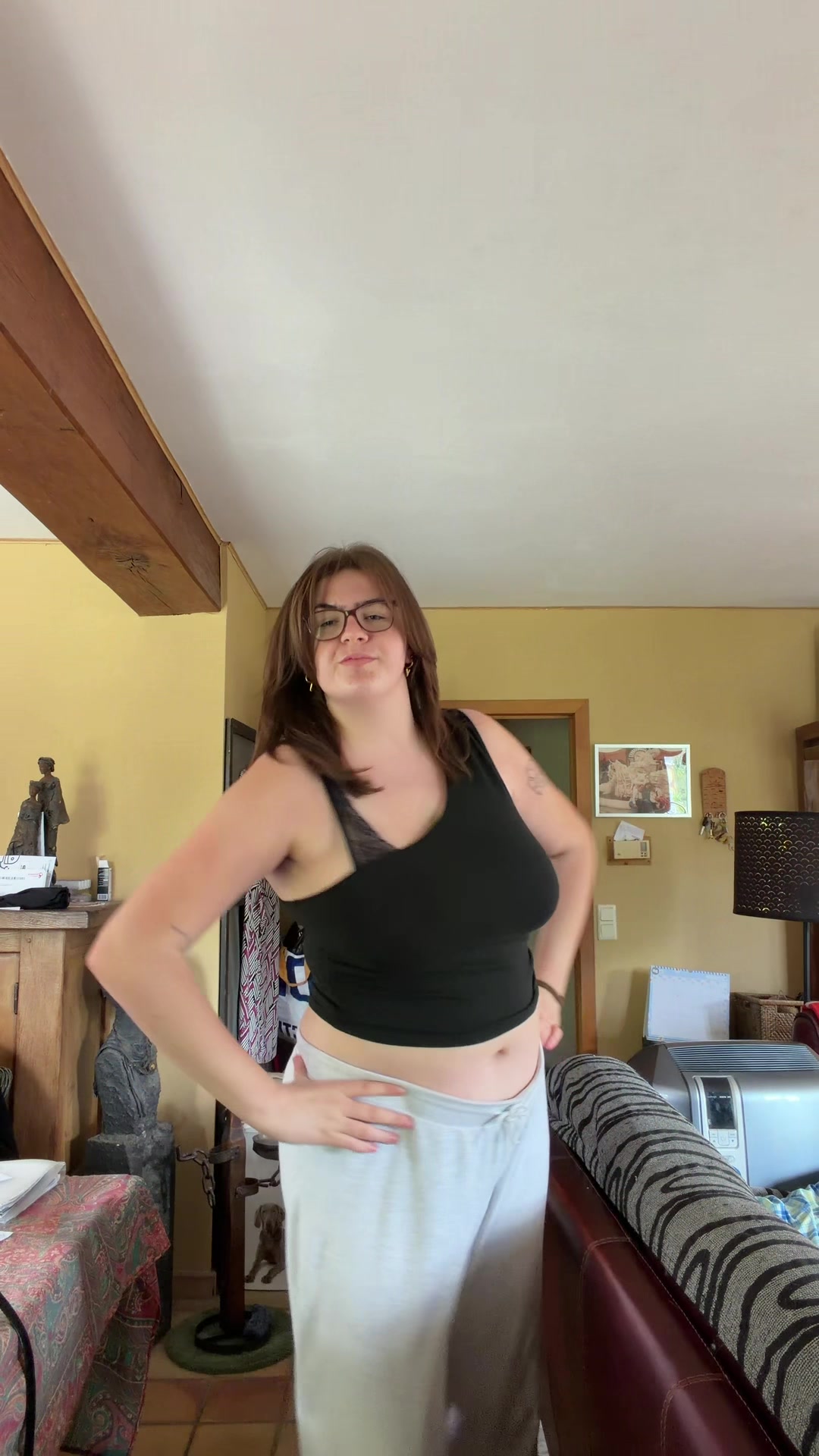 @:))