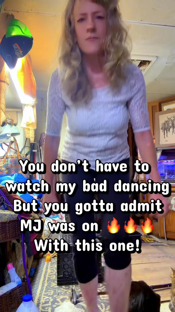 @MamaMary Dancing fishkeeper😂