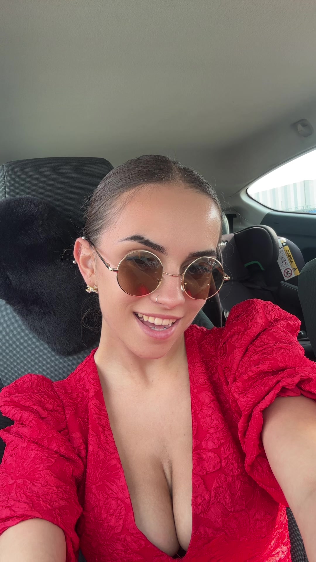 @leonoraaaa1